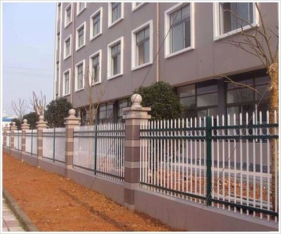 蘭州品牌護(hù)欄廠家推薦 恒源鋼材鐵藝公司的圍欄設(shè)施