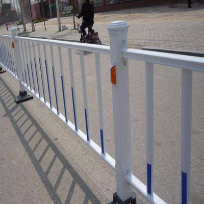 市政道路防護(hù)設(shè)施 遂寧馬路中央隔離護(hù)欄的功用與價(jià)值