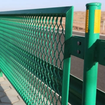 2019新聞聚焦 新疆阿克蘇倉(cāng)庫(kù)護(hù)欄網(wǎng)與克拉瑪依球場(chǎng)護(hù)欄網(wǎng)——守護(hù)安全與活力的圍欄設(shè)施