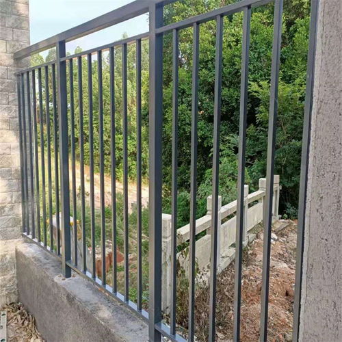 1.5米高鋅鋼護(hù)欄 美觀耐用，公路與場地防護(hù)首選